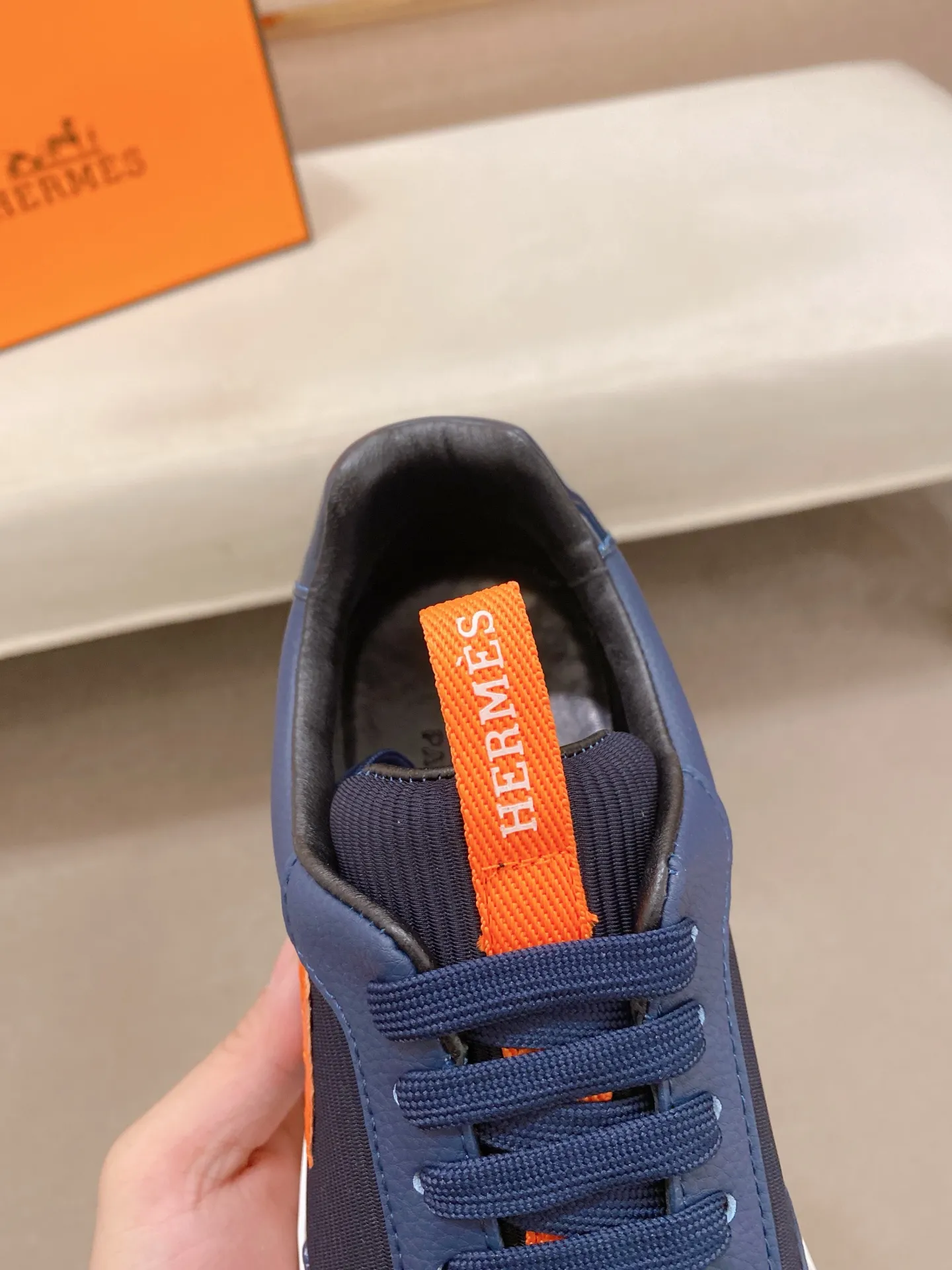 Ex-factory price: 460💰《HERMES》【Classic original single version】Hermès; top 🔝purchasing agent🔍🔍men's latest 🇺🇸 counter sales simultaneously, imported from Italy original ▲▲cowhide ▲▲ (high-end, nobility, class) ) Exquisite workmanship (Italian 🇮🇹 imported water-dyed 🐂 cowhide lining) sole: original sole provided by the original factory, ⚠️exclusive double-layer activity·TPR·rubber·combined molded outsole; super comfortable·wear-resistant·non-slip·environmental protection The real thing is more beautiful if you take the real thing (high quality, follow the order). You can enter and exit the counter at will * Number of yards: 38-44 (45 can be customized and cannot be returned or exchanged)